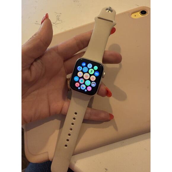 Apple Watch SE (2nd Gen) - Picture 6 of 6